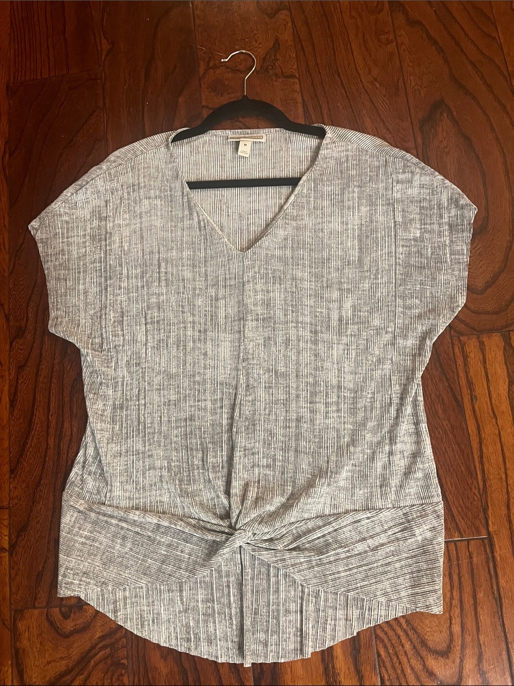 Dana Buchman Heathered Gray V-Neck Twist Front Top